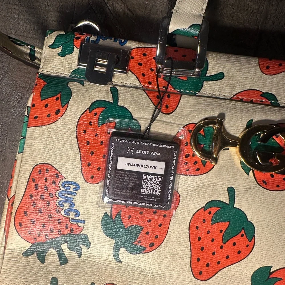 Gucci Cream Tote with Strawberry Design - Picture 13 of 15